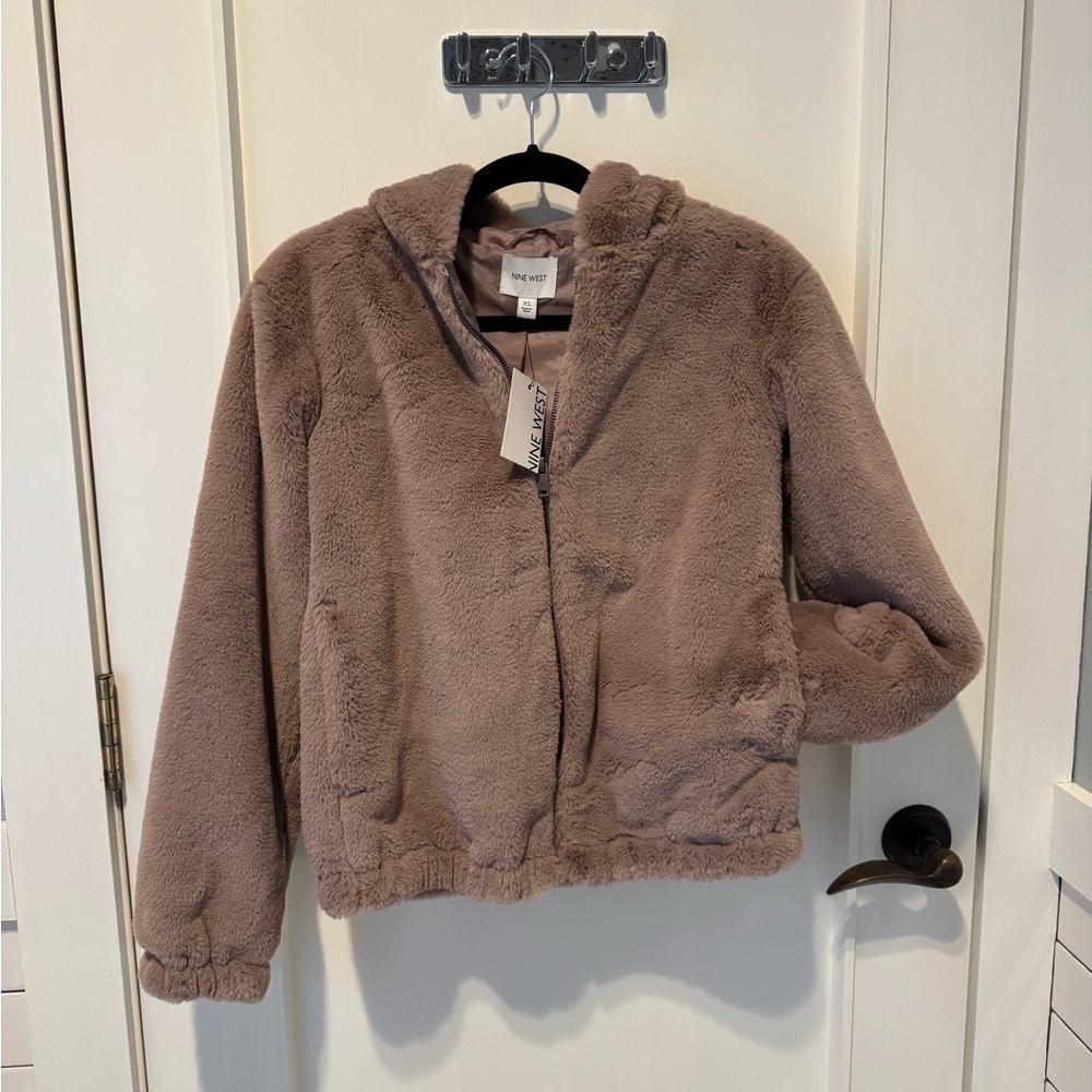 Cozy Nine West Faux Fur Taupe Jacket. New with tag. Oversized Sz XS